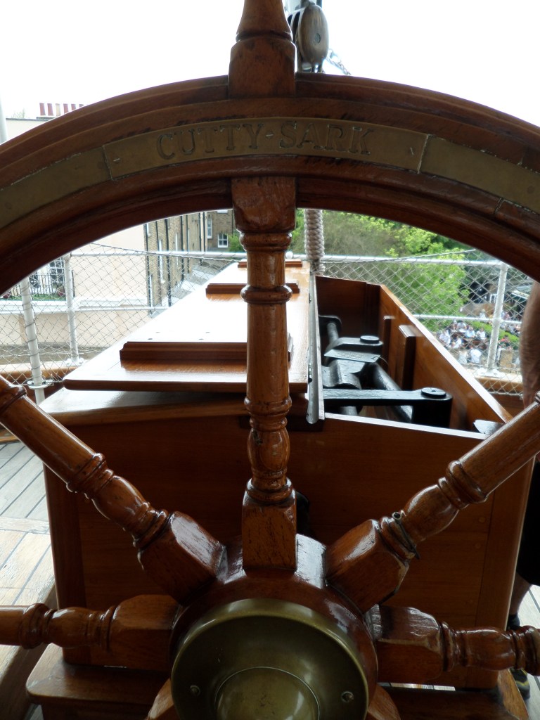 Erikoislähikuva laivan ruorista.