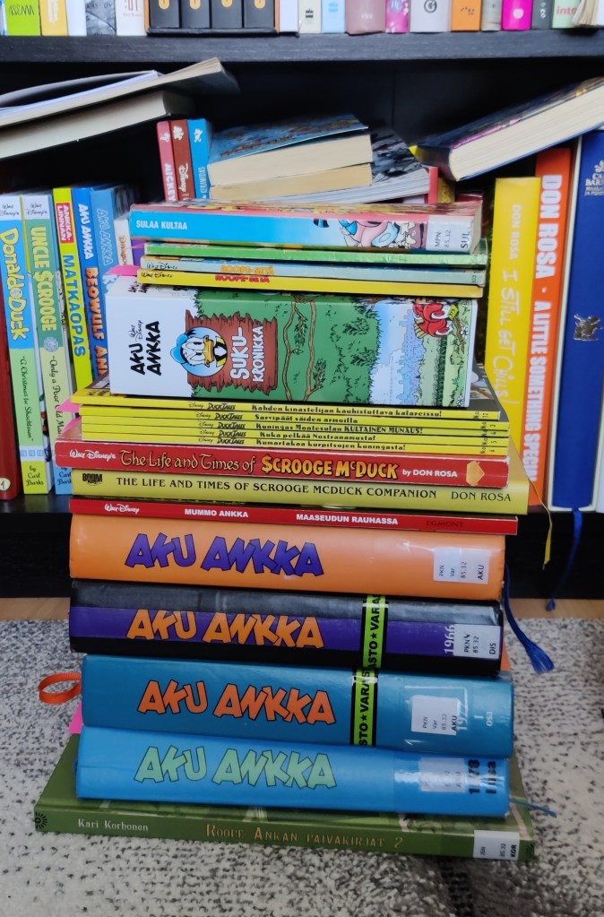 Pino erilaisia ankkalähteitä: mm. Aku Ankan taskukirja, Roope-setä-lehtiä, Aku Ankka -lehtien näköispainoskokoelmia, DuckTales-lehtiä sekä Don Rosan ja Kari Korhosen kokoelma-albumeita.
